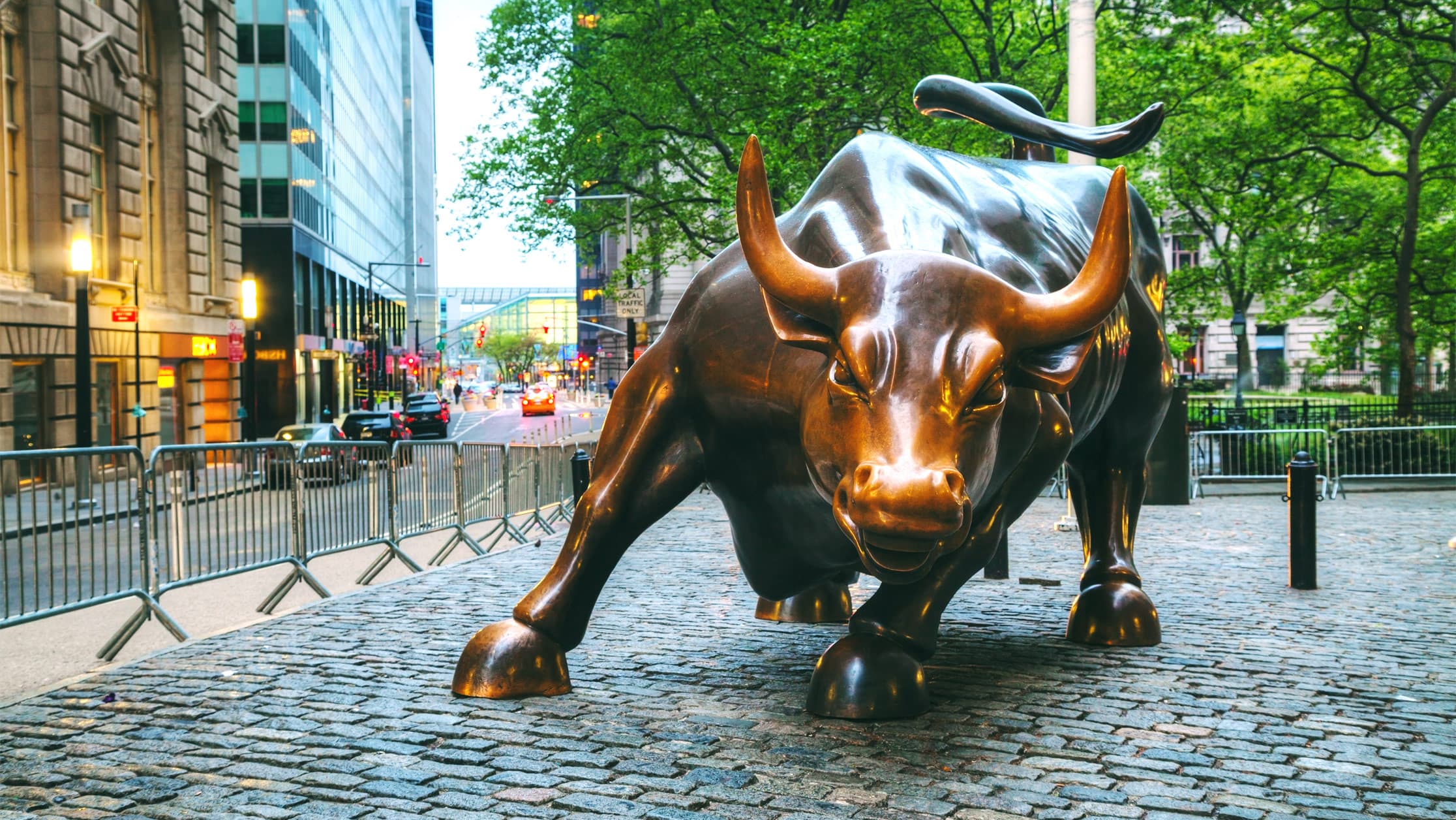 "Bitcoin Should Be Worth About $400,000" - Guggenheim Investments CIO