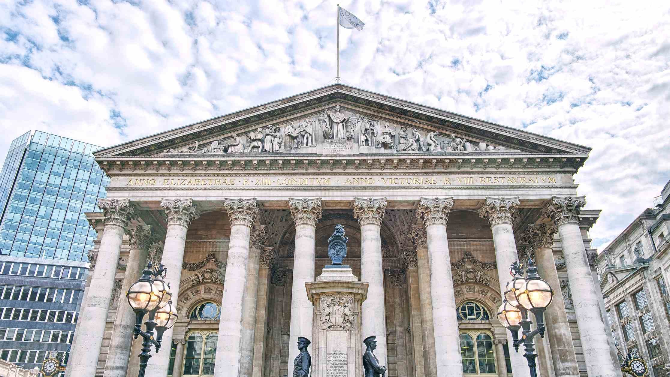 Bank of England Governor Says Bitcoin Has Little "Intrinsic Value"
